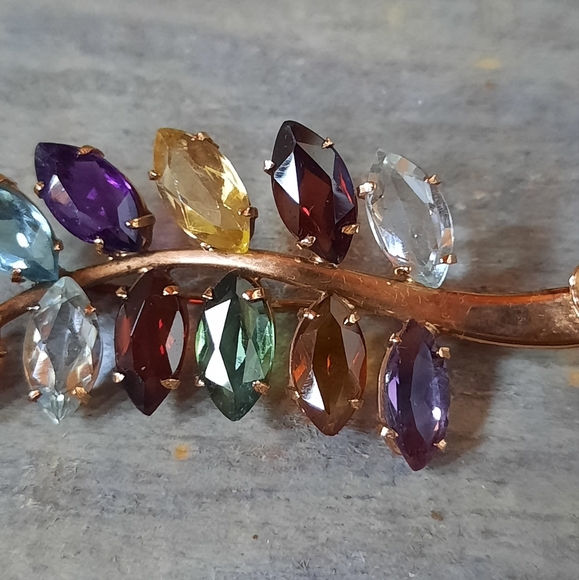 Vintage 18K Yellow Gold Custom Leaf Design Multi Coloured Gemstones Brooch - Picture 6 of 16
